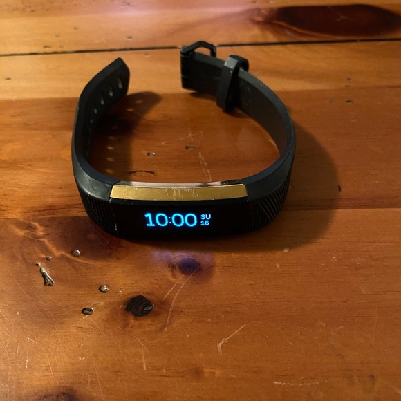 Fitbit Accessories - Special Edition Gold Fitbit Alta with 4 bands